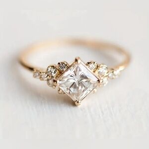 ✨🆕 18k Plated Gold Ring in Ladies Size 7